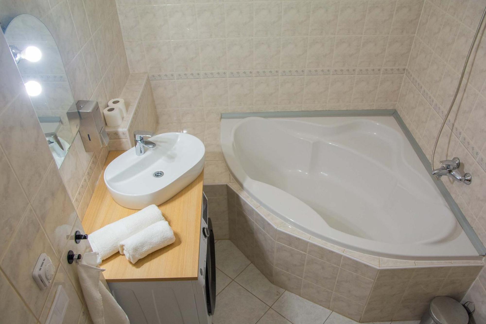 City Centre Apartment With Parking Praga Exterior foto